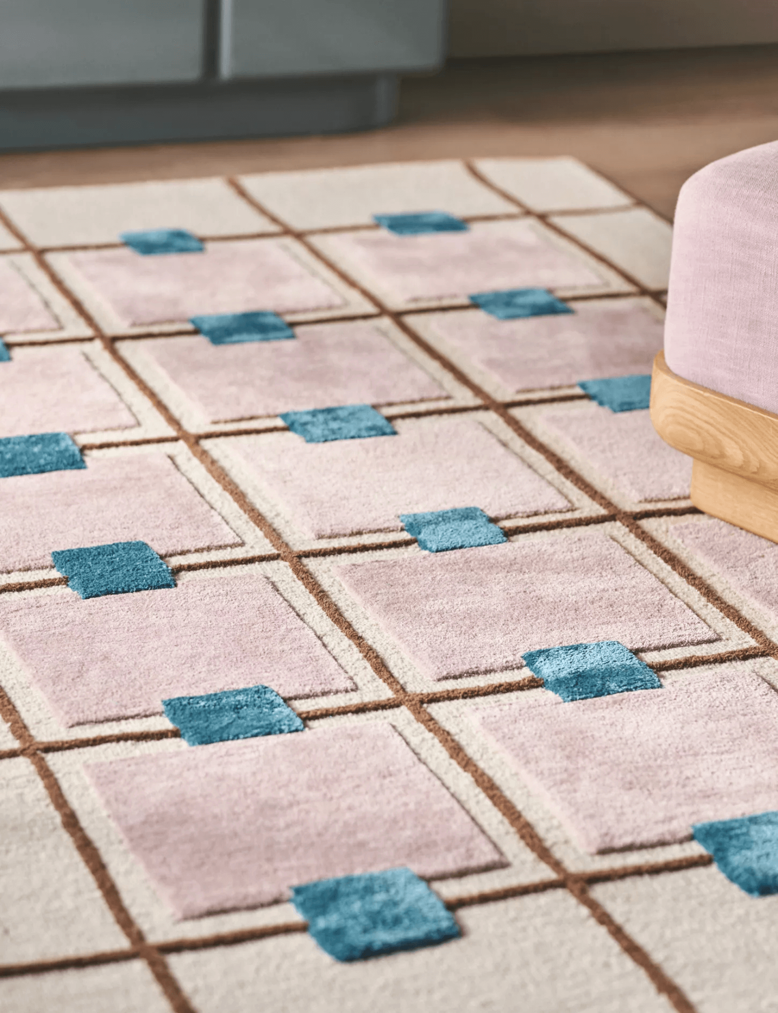 Geometric Elegance Wool-Viscose Blend Rug