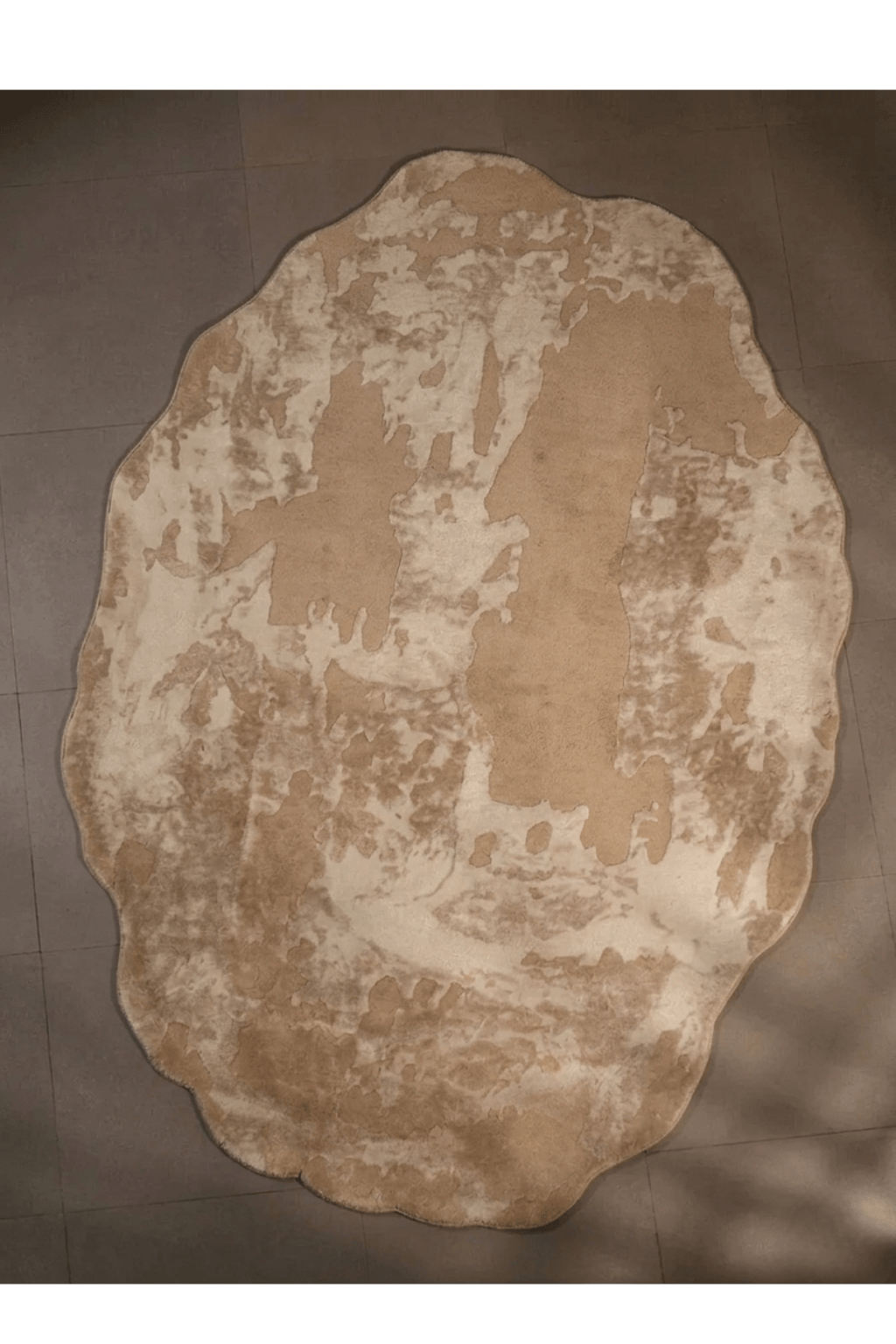Suntrace rug showcasing soft, sculpted organic form in warm, sunlit tones, hand-tufted in 100% wool for modern interiors.