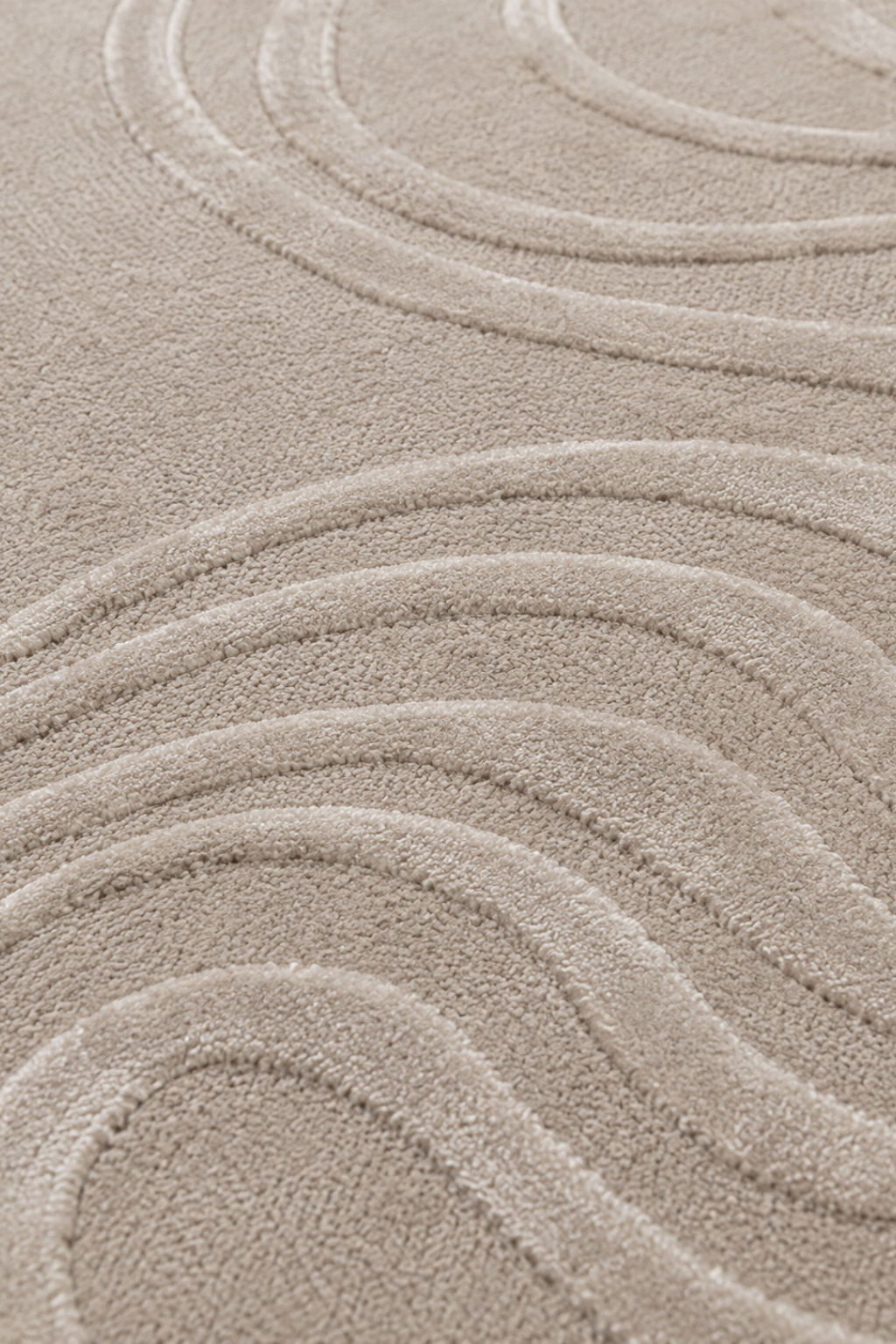 Close-up of the luxury hand-tufted flow rug showcasing its sculptural carved lines and high-low texture in soft ivory-beige.