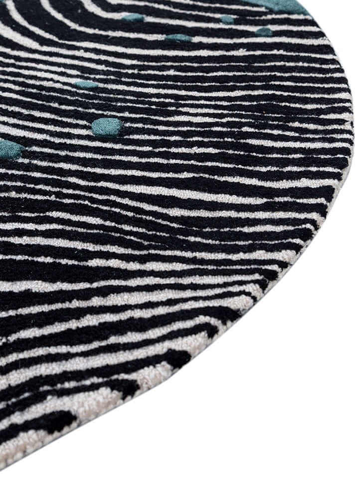 soft beige/white hand tufted Rug