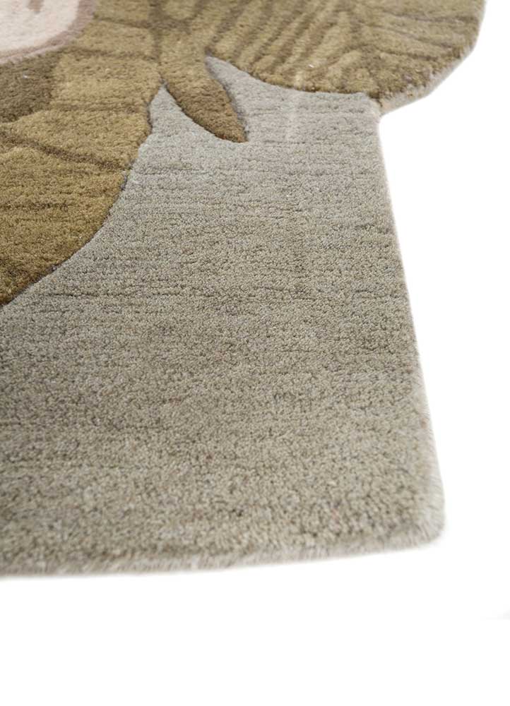 off white/medium green Floral Hand Tufted Rug