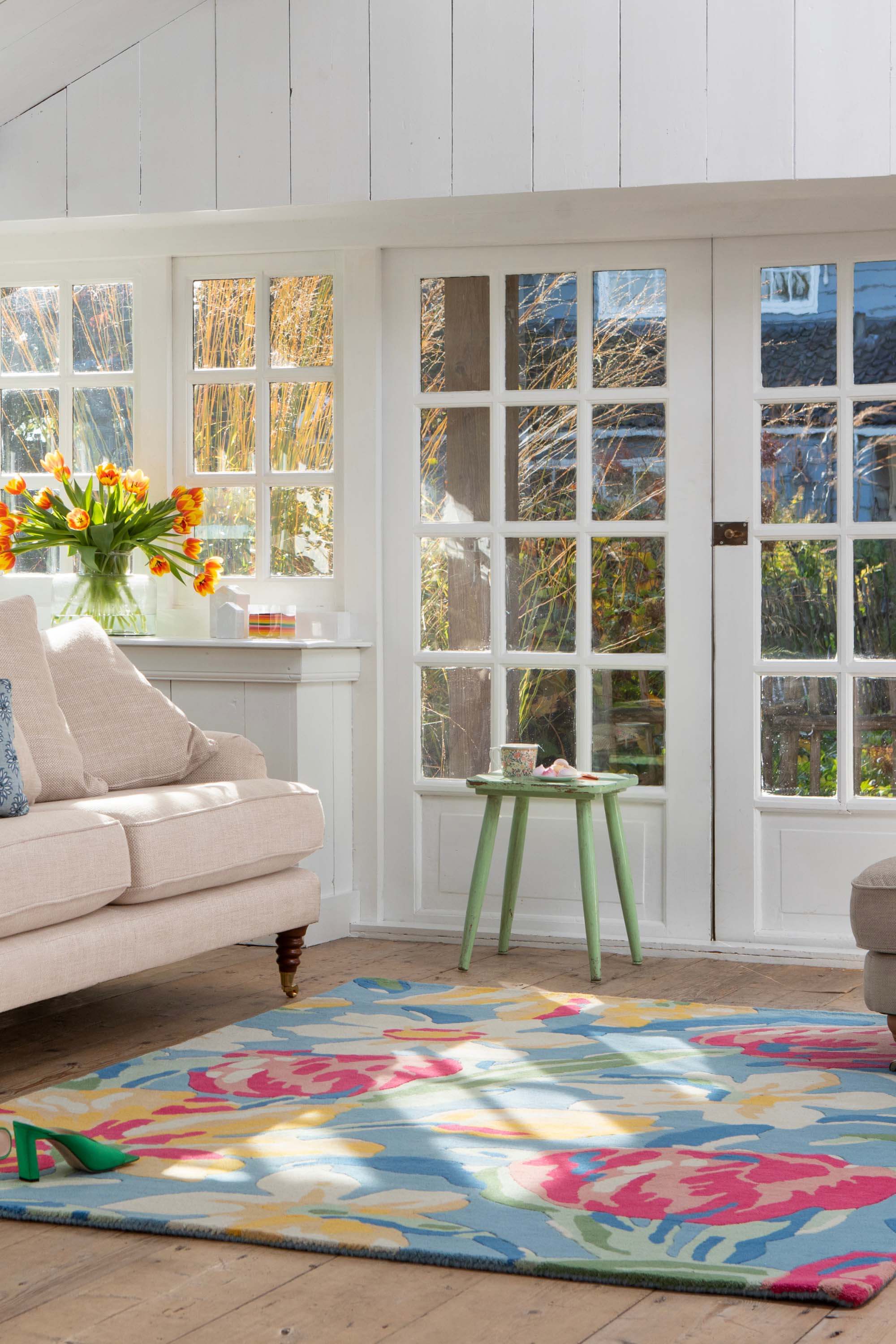 Floral Breeze China Blue Hand-Tufted Rug