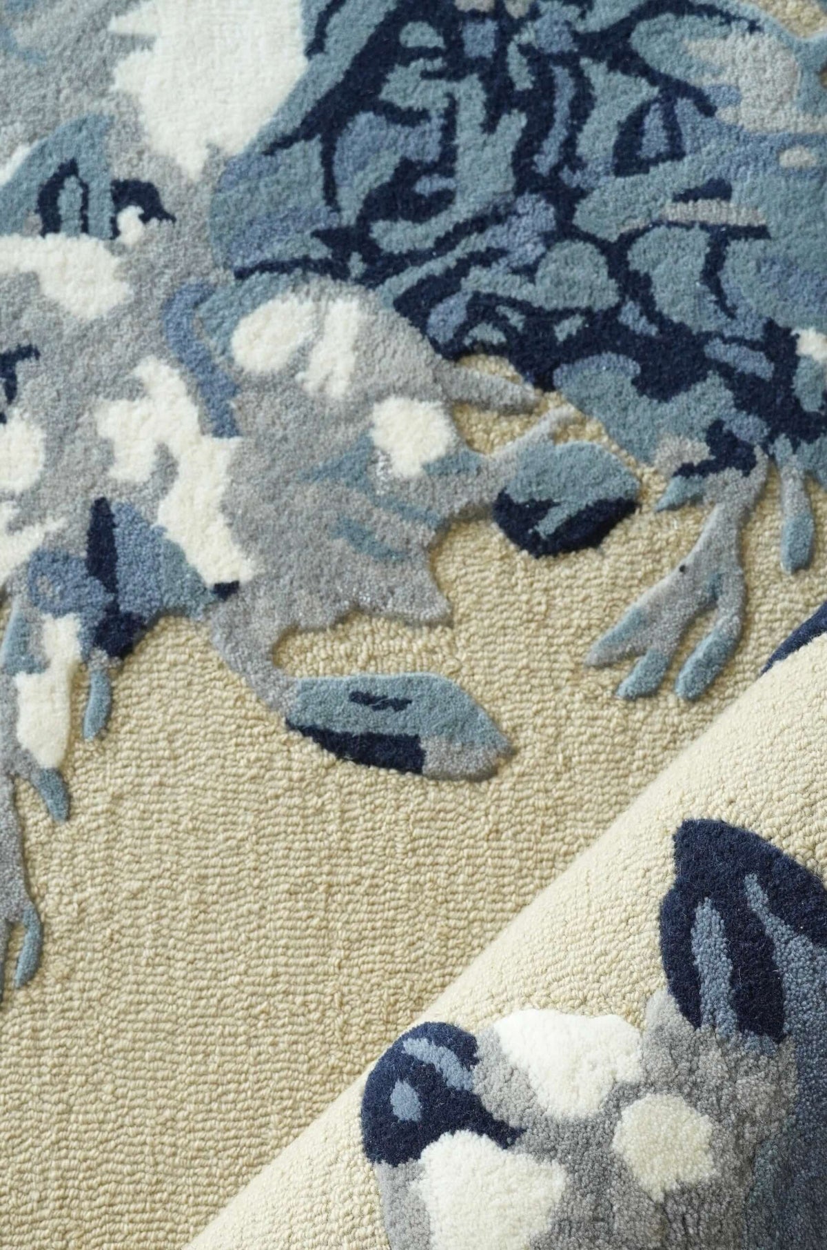 Midnight Bloom Rug - Luxurious Floral Design – Saara Rugs
