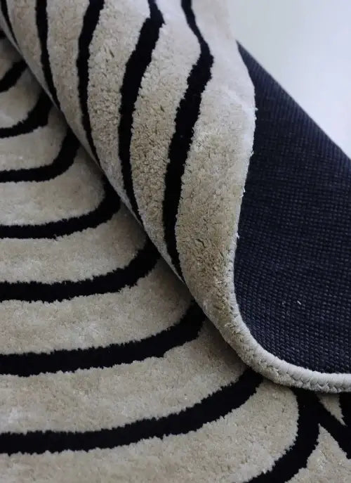 Ripple Essence Hand-Tufted Rug