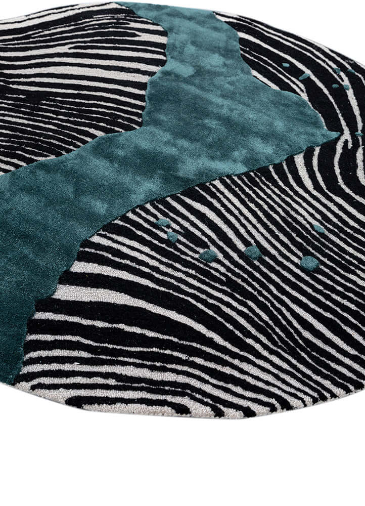 soft beige/white hand tufted Rug