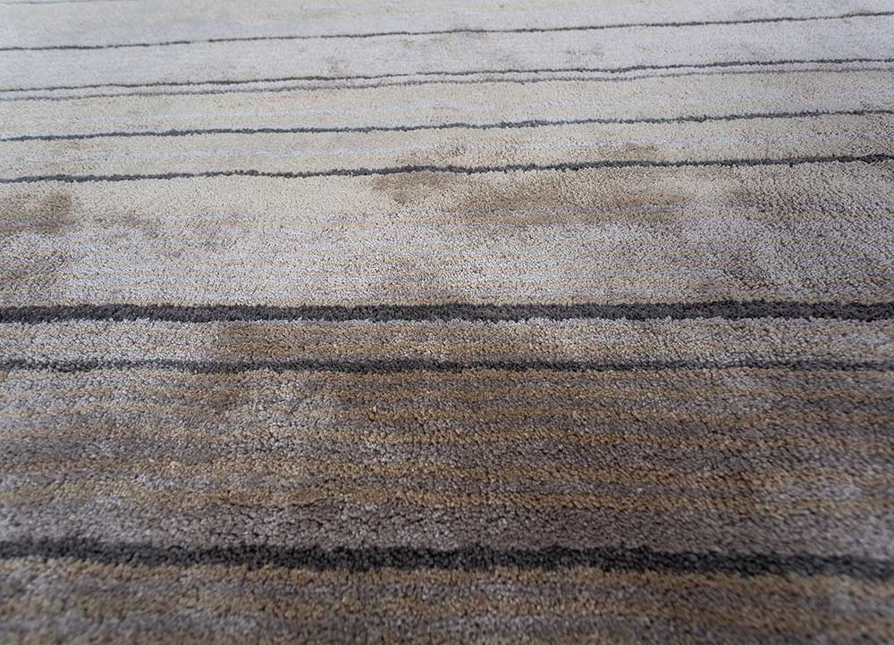 Dark Ivory/Classic Gray Hand Tufted Rugs