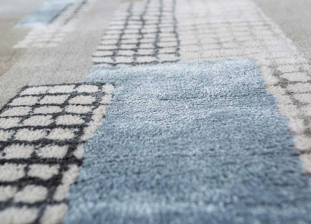 antique white/medium gray