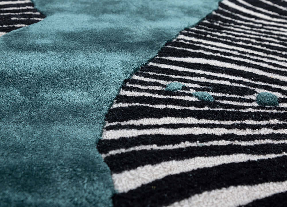 soft beige/white hand tufted Rug