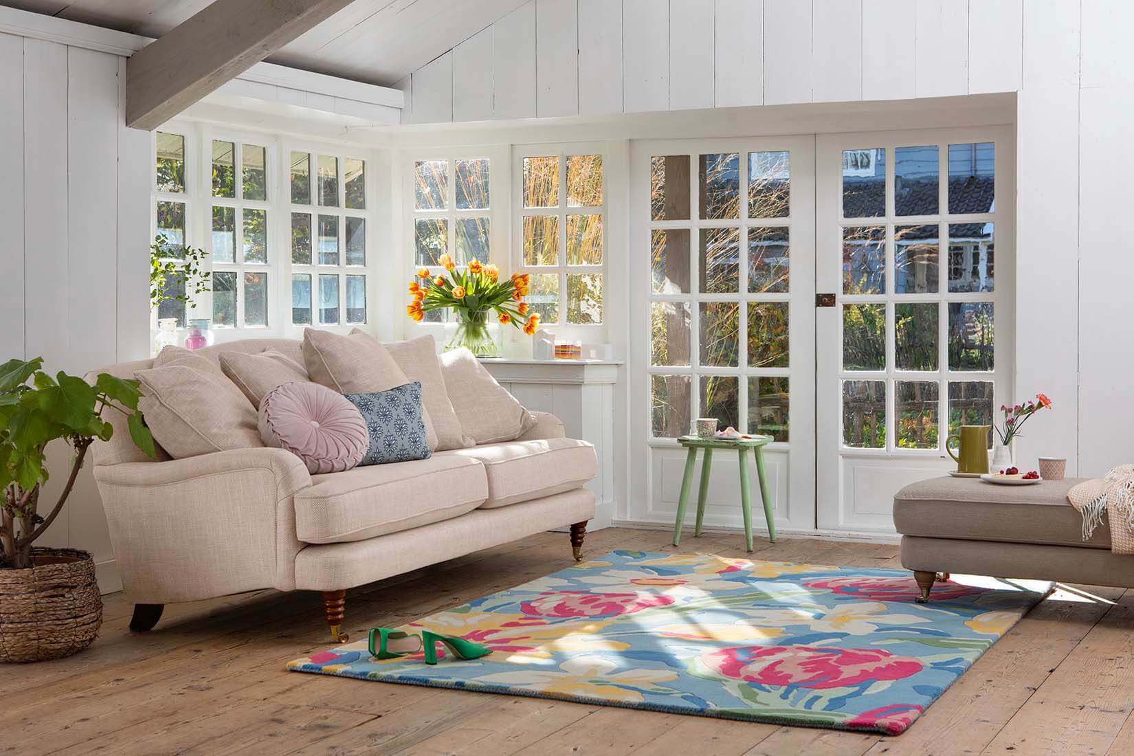 Floral Breeze China Blue Hand-Tufted Rug